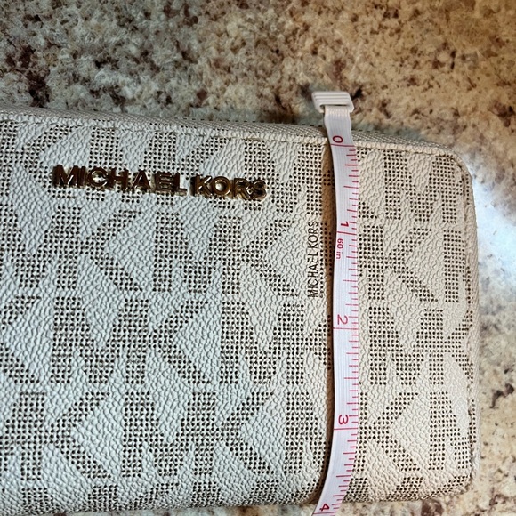 Michael Kors Clutch Wristlet Zip Wallet - Picture 13 of 13